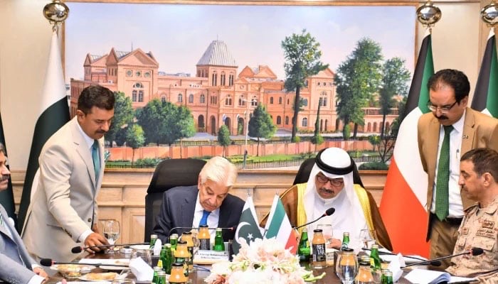 اتفاق دفاعي جديد بين الكويت وباكستان… هل يتّسع الدور الباكستاني في أمن الخليج؟
