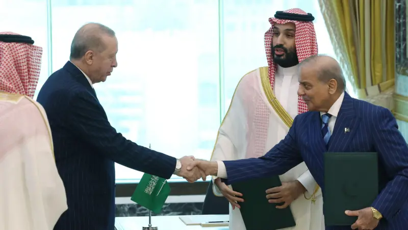 إذا اندلعت الحرب بين الهند وباكستان.. هل تضع اتفاقية مكة السعودية وتركيا في قلب المواجهة؟