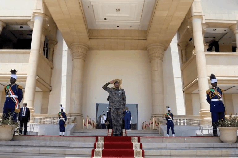 البرهان يباشر مهامه من القصر الجمهوري لأول مرة منذ اندلاع الحرب