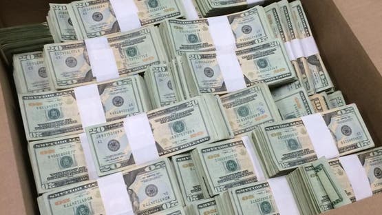 المركزي يفتح أسعار الصرف أمام حركة السوق.. قرار جديد يعيد رسم تجارة الدولار في السودان