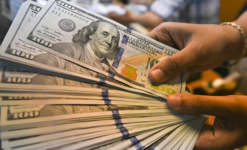 الجنيه يواصل السقوط.. الدولار عند 6500 والذهب يقفز إلى مستوى قياسي في السودان