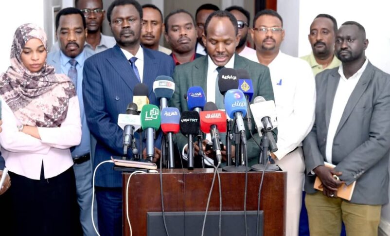 حلفاء الجيش على طاولتين.. الحوار يكشف شقوق «معسكر بورتسودان»