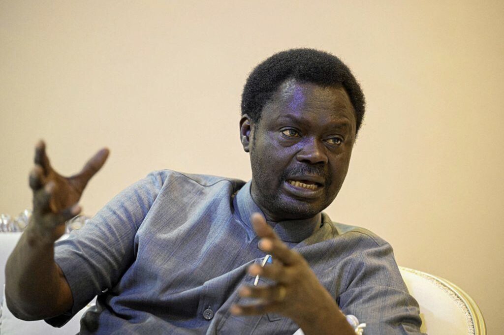 مناوي يحذر من حوار يقسم السودان.. خلاف داخل معسكر الجيش حول طريق التسوية