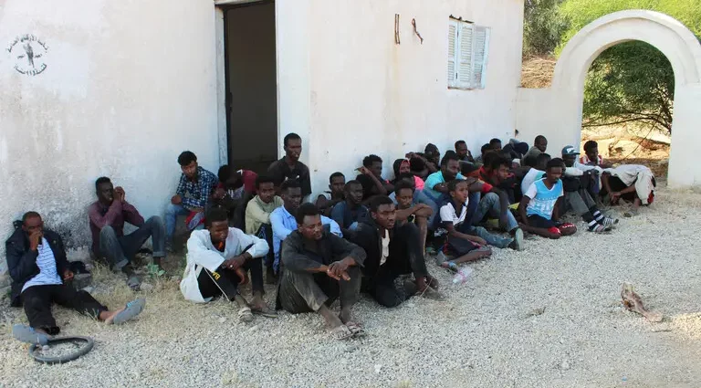 قبل الإبحار إلى أوروبا.. توقيف 30 سودانياً على الساحل الليبي