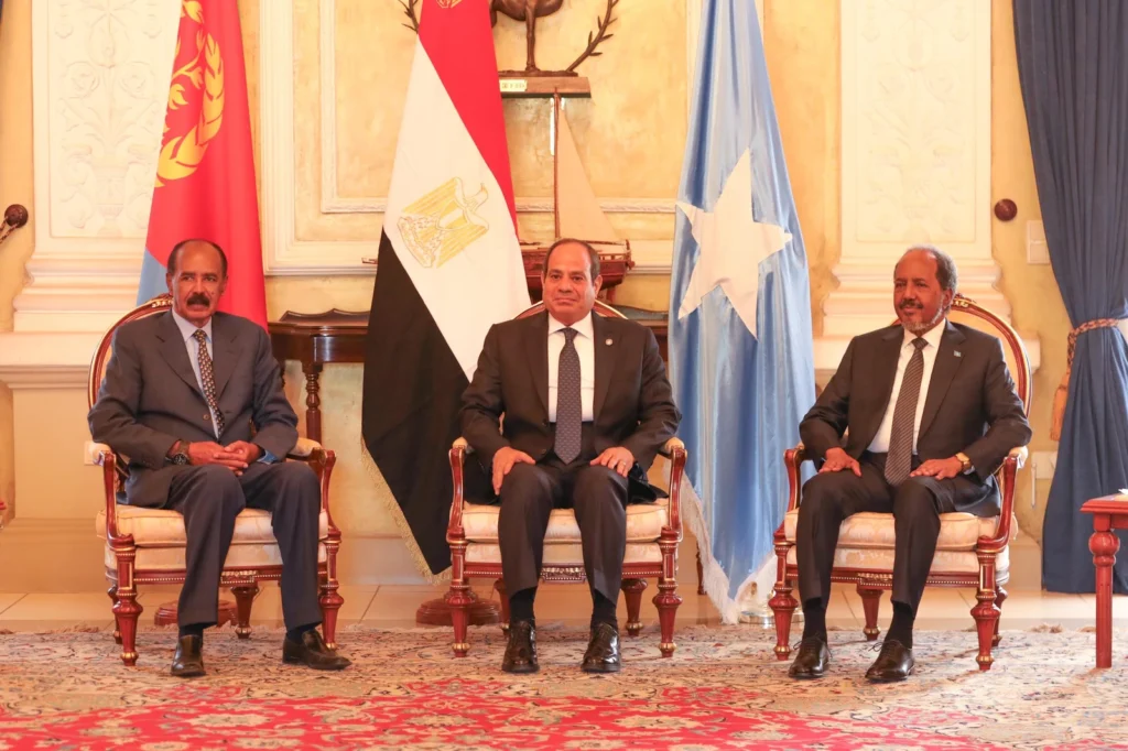 البرهان إلى قمة رباعية في العلمين.. السودان يدخل غرفة مشاورات القرن الأفريقي في أخطر توقيت