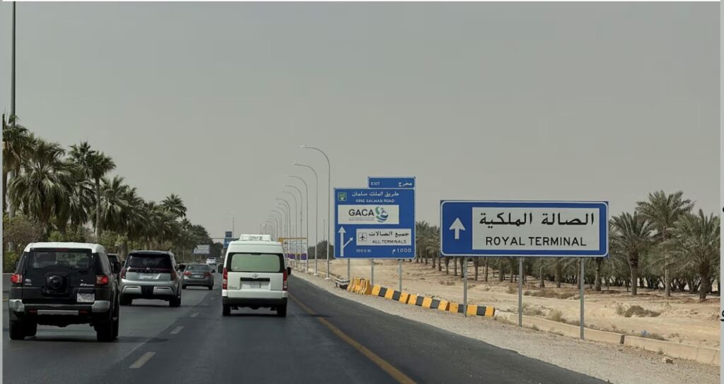 مطار الرياض يعود تحت تهديد الصواريخ.. التصعيد الحوثي يضغط على الاقتصاد السعودي وأسواق الخليج