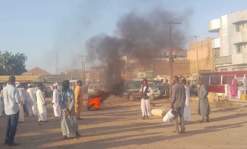 من عطبرة إلى الخرطوم.. أزمة الوقود تشعل احتجاجات وتضاعف أعباء المواصلات في السودان