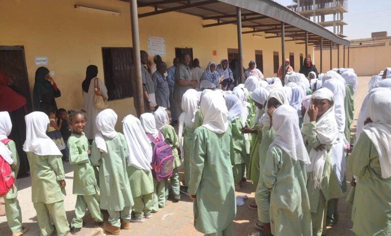 مدارس السودان بين أنقاض الحرب وأجور المعلمين.. هل يخسر البلد جيلًا كاملًا من التعليم؟
