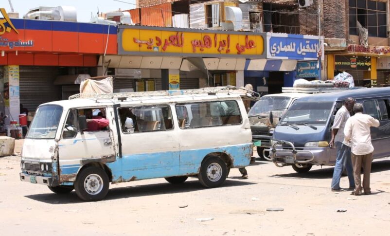 الخرطوم بين طوابير الوقود وغلاء الخبز.. أزمة معيشية تضيق على السكان العائدين