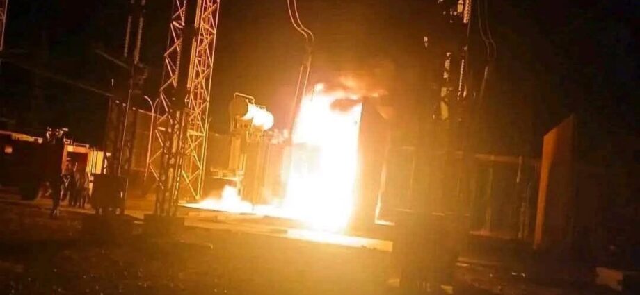 الخرطوم تغرق في الظلام.. استهداف محطة المرخيات يهدد المياه والمستشفيات ويعمّق أزمة الخبز